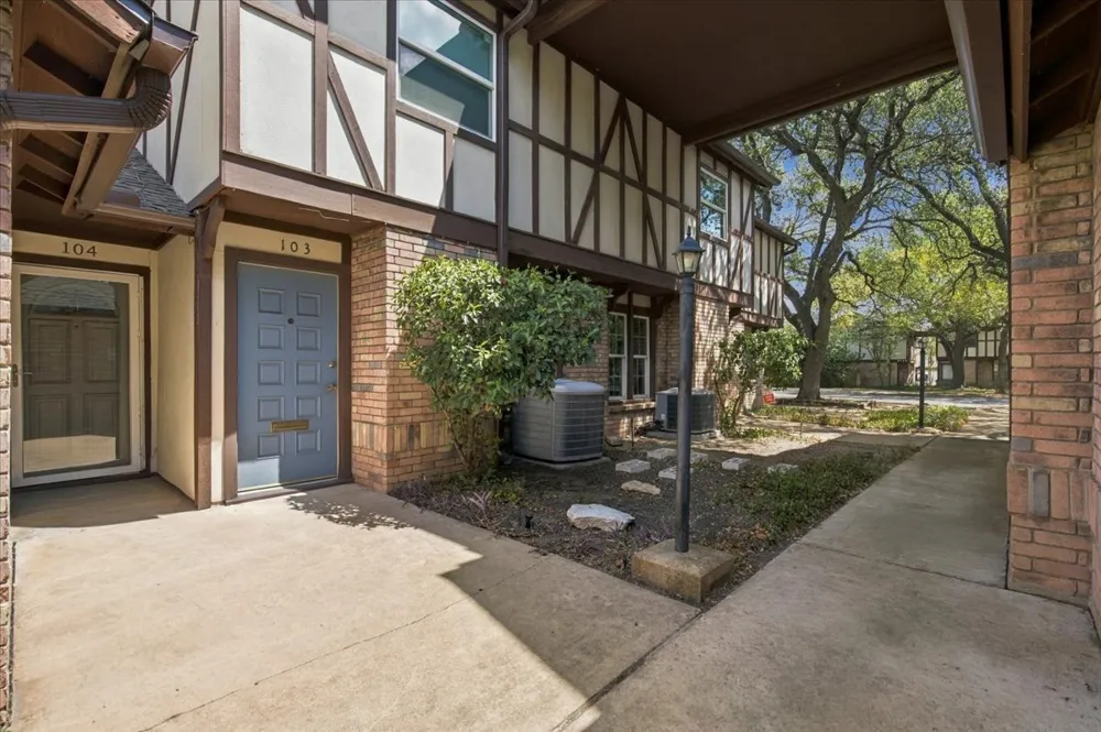 7406 Shadow Hill Drive #104 Austin, TX 78731