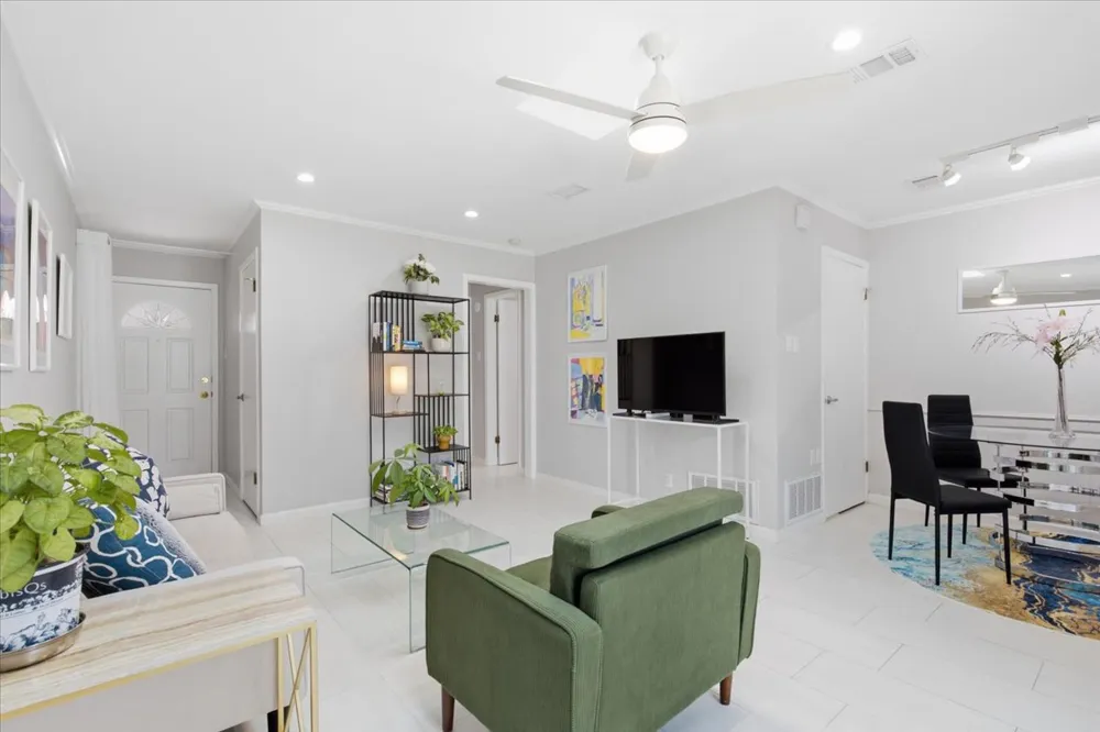 7406 Shadow Hill Drive #104 Austin, TX 78731