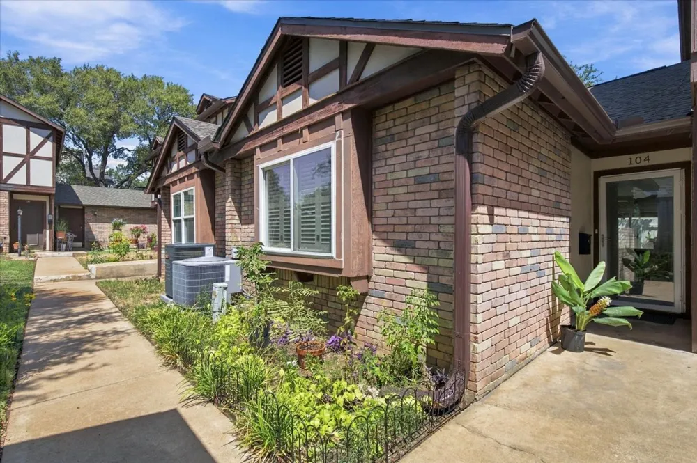 7406 Shadow Hill Drive #104 Austin, TX 78731