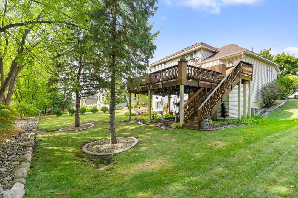 17269 80th Place Maple Grove, MN 55311