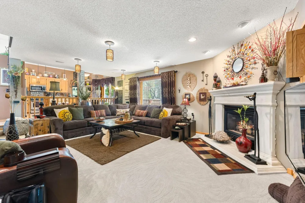 17269 80th Place Maple Grove, MN 55311