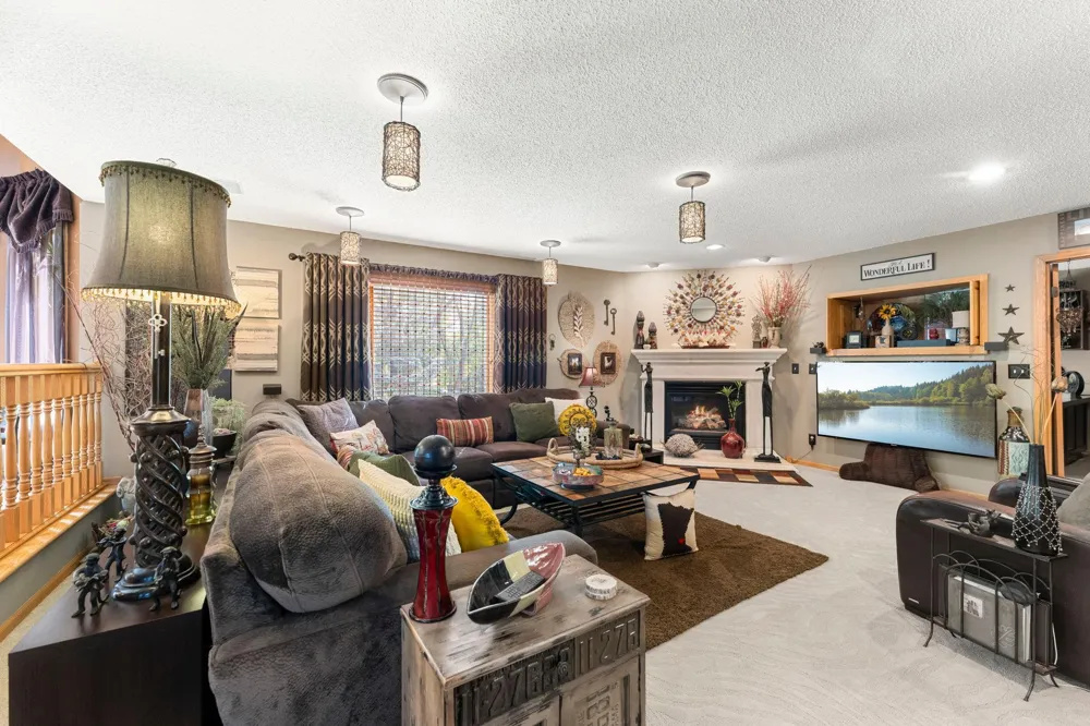 17269 80th Place Maple Grove, MN 55311