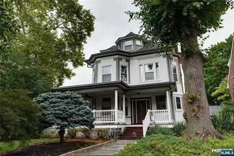 941 Edgewater Avenue