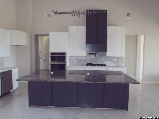 650 SHADY HOLW New Braunfels, TX 78132