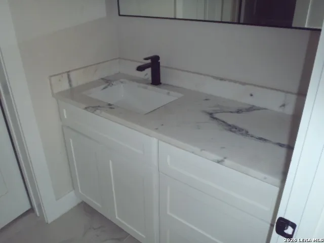 650 SHADY HOLW New Braunfels, TX 78132