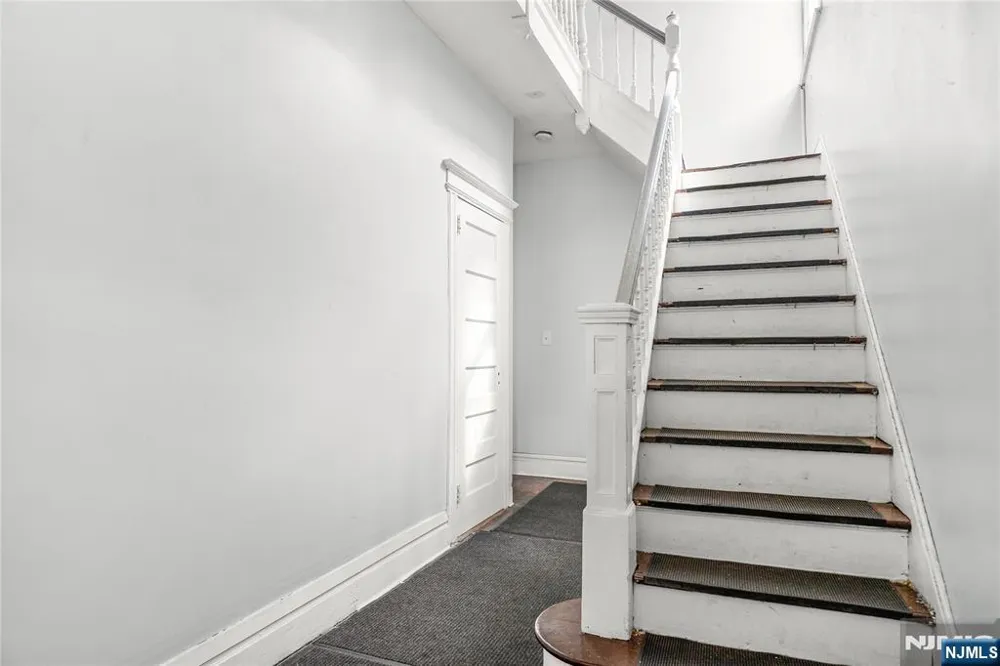 564 Sanford Avenue 1 Newark, NJ 07106
