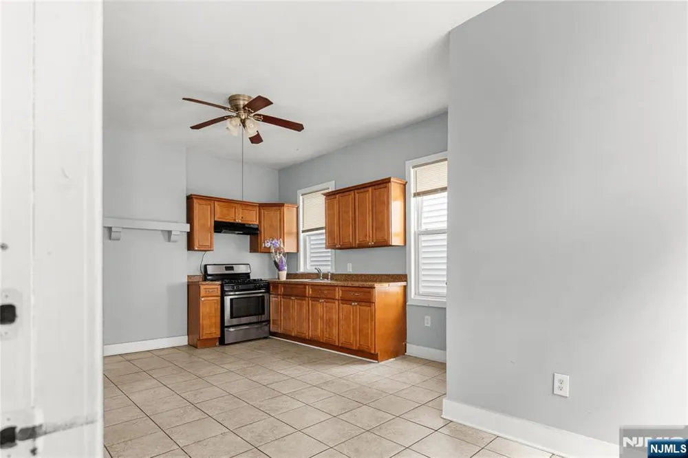 564 Sanford Avenue 1 Newark, NJ 07106