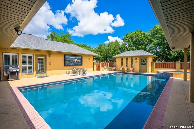 516 Winged Foot Kerrville, TX 78028