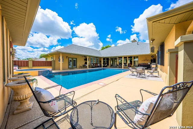 516 Winged Foot Kerrville, TX 78028