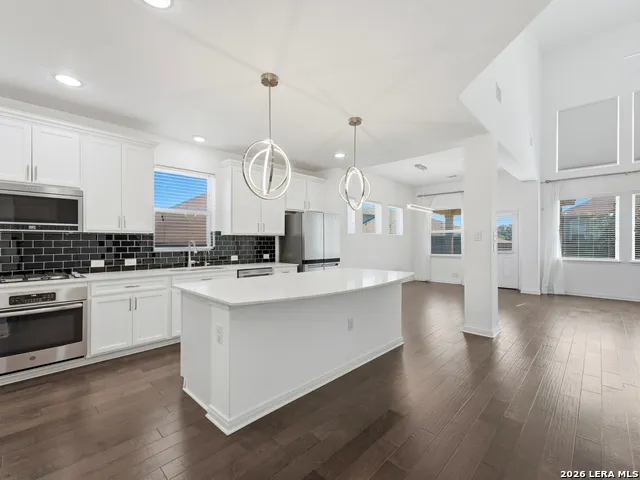 619 HIDDEN VIEW ST New Braunfels, TX 78130