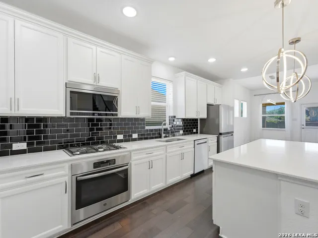619 HIDDEN VIEW ST New Braunfels, TX 78130