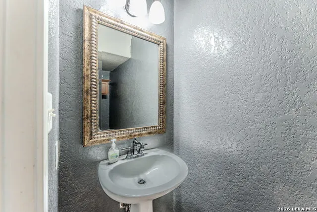 7219 Albany Rdg San Antonio, TX 78250