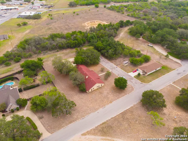 101 ENCINO PARK Devine, TX 78016