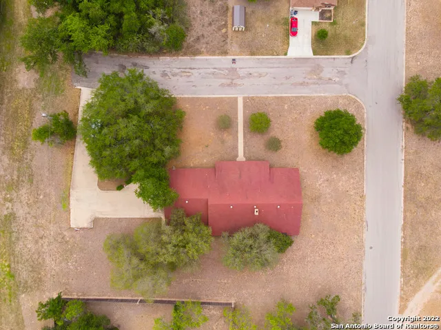 101 ENCINO PARK Devine, TX 78016