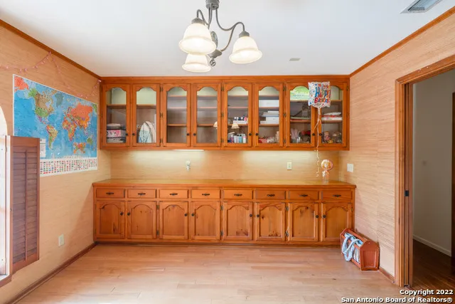 101 ENCINO PARK Devine, TX 78016