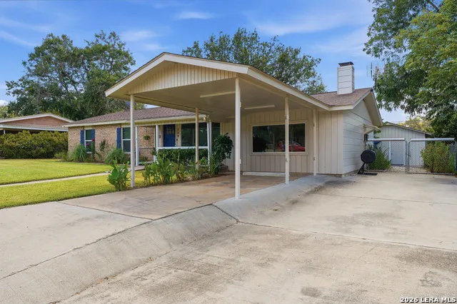 228 S PONTON ST Gonzales, TX 78629