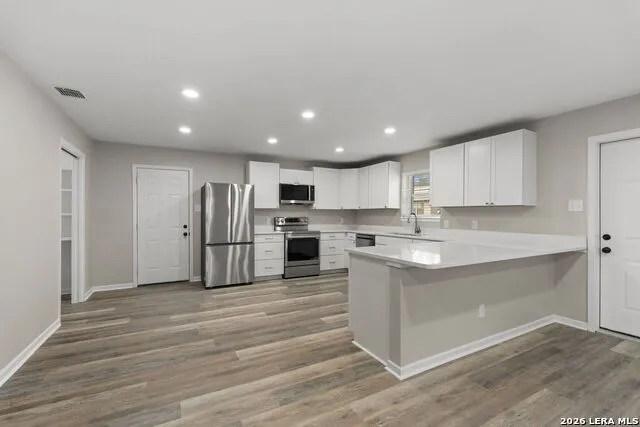205 MISTLETOE ST Fredericksburg, TX 78624