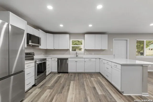 205 MISTLETOE ST Fredericksburg, TX 78624