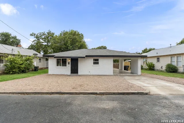 205 MISTLETOE ST Fredericksburg, TX 78624