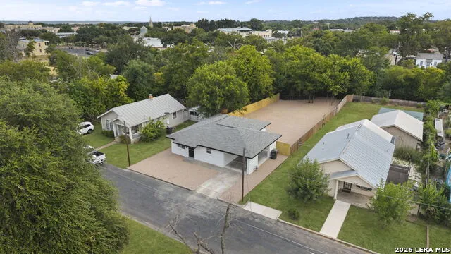 205 MISTLETOE ST Fredericksburg, TX 78624