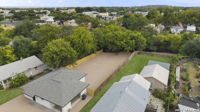 205 MISTLETOE ST Fredericksburg, TX 78624