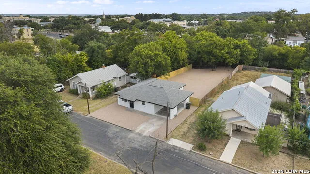 205 MISTLETOE ST Fredericksburg, TX 78624