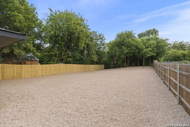 205 MISTLETOE ST Fredericksburg, TX 78624