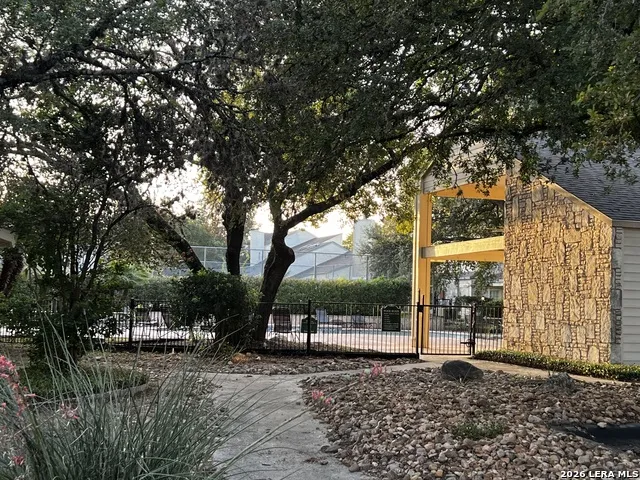 8573 ECHO CREEK LN San Antonio, TX 78240