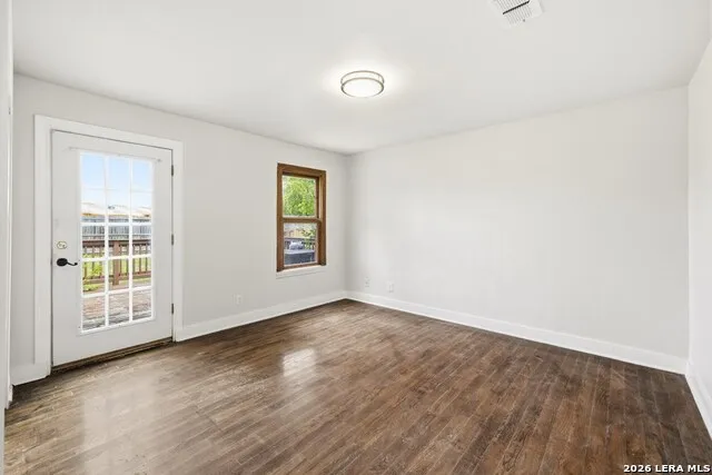 111 LEWIS AVE Kerrville, TX 78028