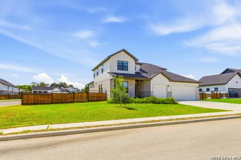 145 W MAGNOLIA CIR