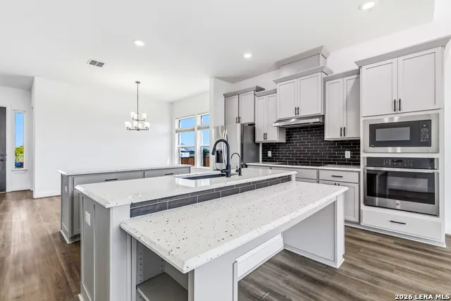 145 W MAGNOLIA CIR La Vernia, TX 78121