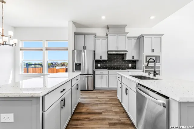 145 W MAGNOLIA CIR La Vernia, TX 78121