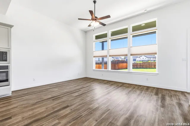 145 W MAGNOLIA CIR La Vernia, TX 78121