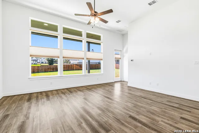 145 W MAGNOLIA CIR La Vernia, TX 78121