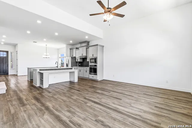 145 W MAGNOLIA CIR La Vernia, TX 78121