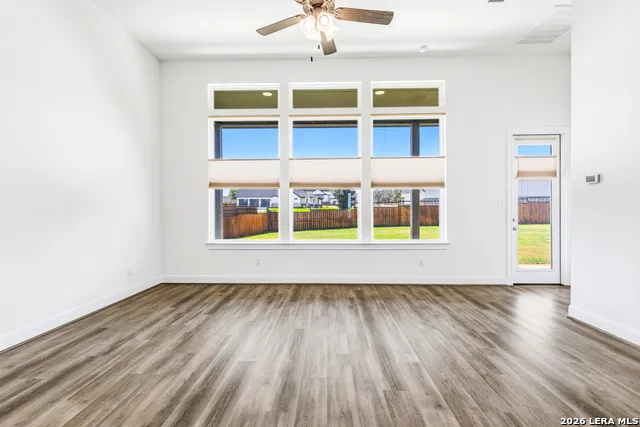 145 W MAGNOLIA CIR La Vernia, TX 78121