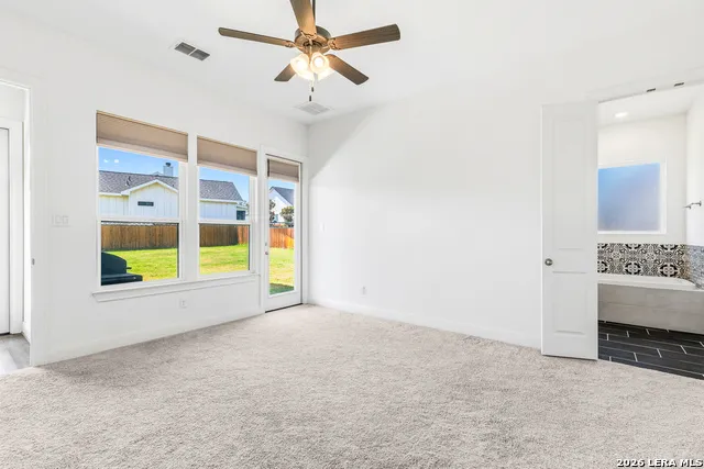 145 W MAGNOLIA CIR La Vernia, TX 78121