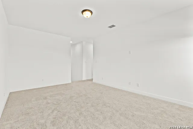 145 W MAGNOLIA CIR La Vernia, TX 78121