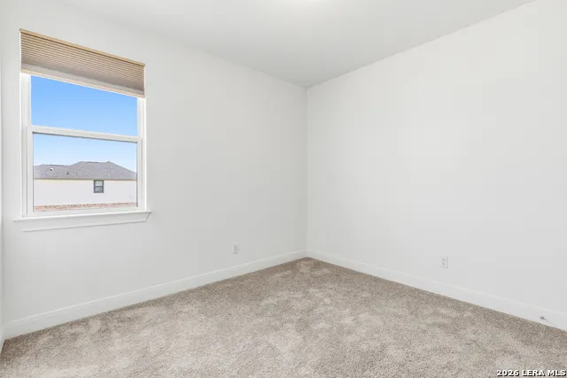 145 W MAGNOLIA CIR La Vernia, TX 78121