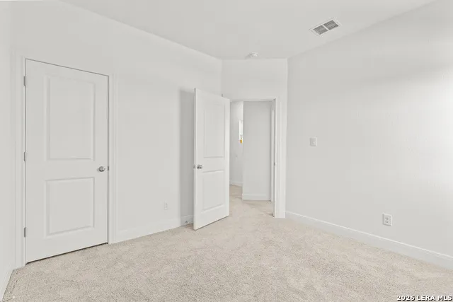 145 W MAGNOLIA CIR La Vernia, TX 78121