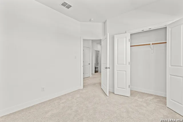 145 W MAGNOLIA CIR La Vernia, TX 78121