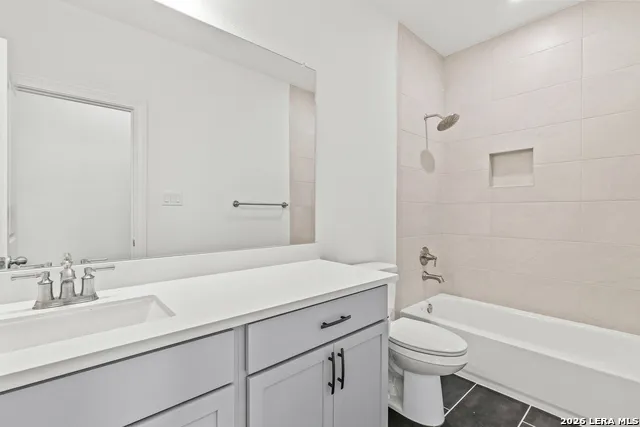 145 W MAGNOLIA CIR La Vernia, TX 78121