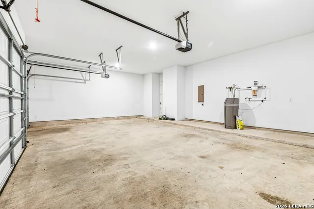145 W MAGNOLIA CIR La Vernia, TX 78121