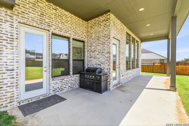 145 W MAGNOLIA CIR La Vernia, TX 78121