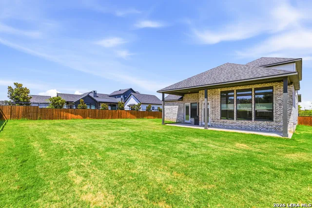 145 W MAGNOLIA CIR La Vernia, TX 78121