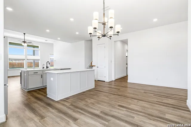 145 W MAGNOLIA CIR La Vernia, TX 78121