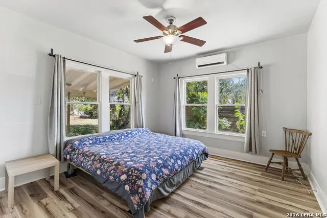1620 OLIVE ST San Antonio, TX 78208