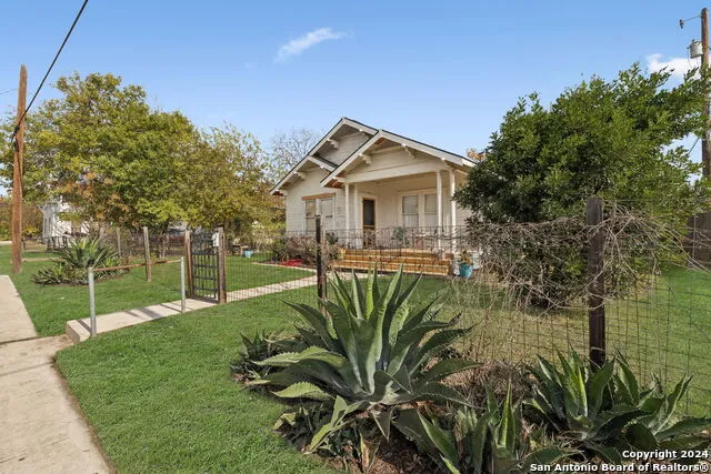 1620 OLIVE ST San Antonio, TX 78208