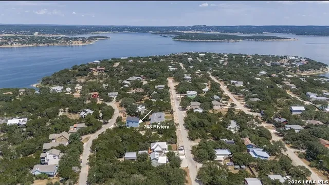 748 RIVIERA DR Canyon Lake, TX 78133