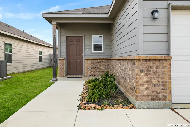 14631 STIRRUP TRCE Elmendorf, TX 78112